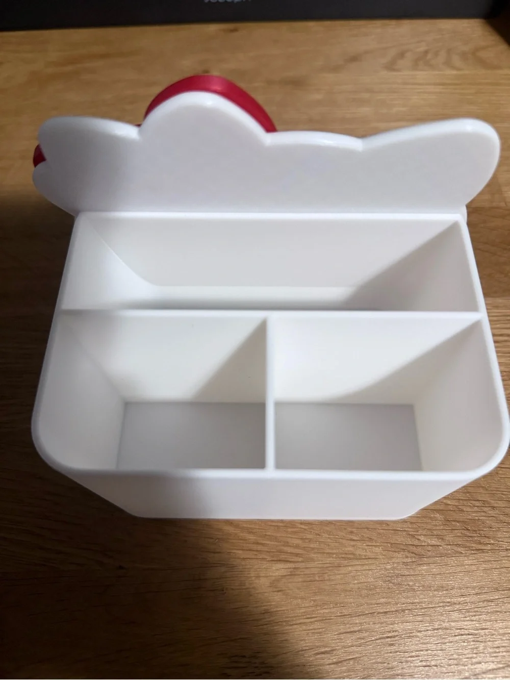 BRAND NEW Hello Kitty White Face Holder with Pink Bow